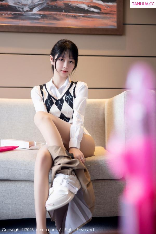   [XiuRen]高清写真图 2023.02.27 No.6329 谢小蒽 短裙美腿第13张图片